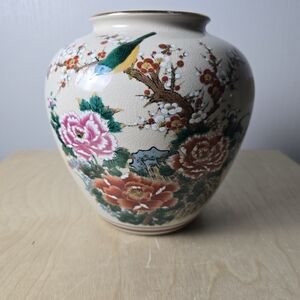 Kutani Ware Vase Pottery Jar With Flowers and Birds